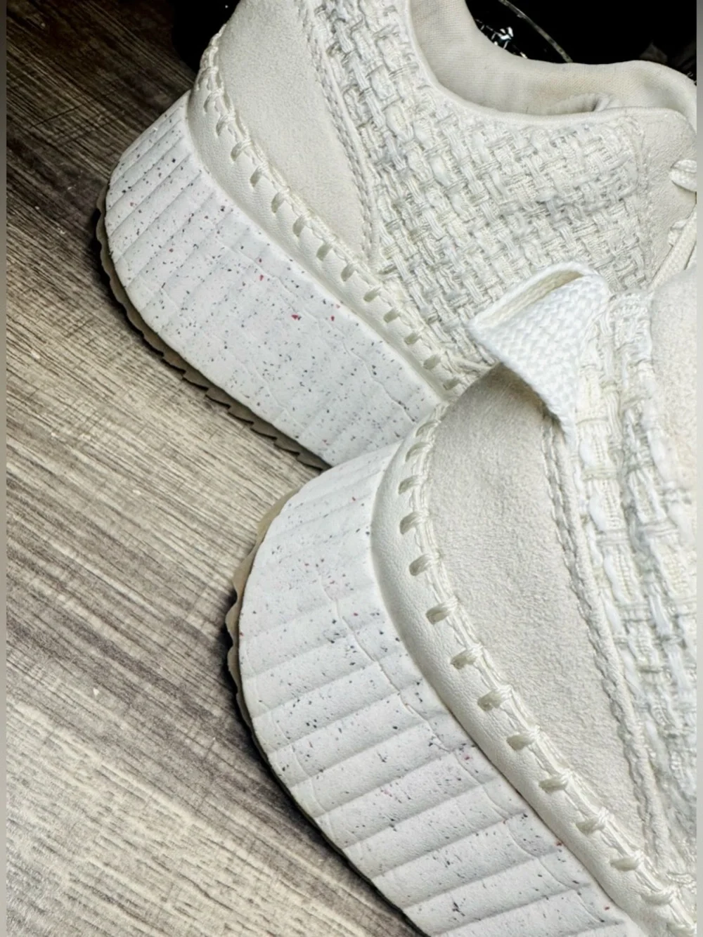 Universal Thread White Woven Platform Sneakers Women’s Size 8